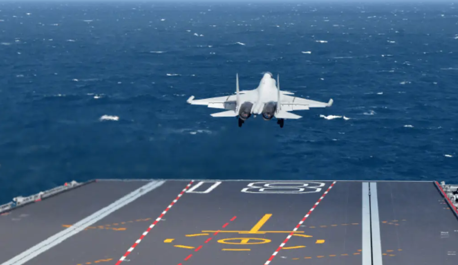 福建艦首次穿航台海，島上偵察機拍下現場照片 - 