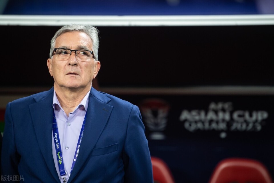 国足新帅现身超级杯将重点考察四大国脚热门候选于汉超在列