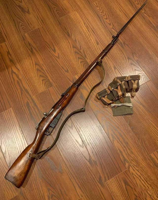 安装刺刀后的m1891/30步枪对于后期的m44型卡宾枪,这种刺刀还衍生出了