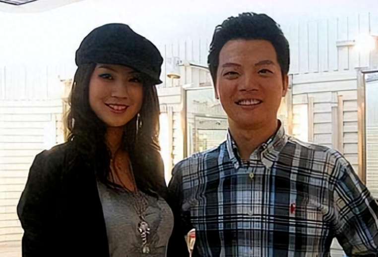 任鲁豫比撒贝宁还幸福,被身价上亿富家女追,妻子高龄为他生二胎