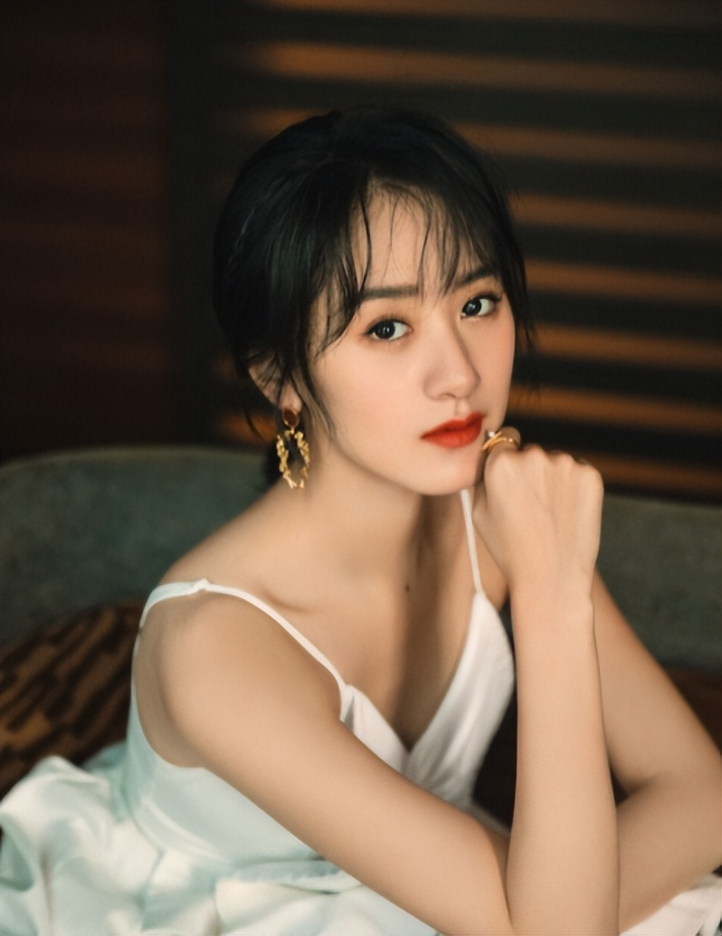 近年来袁冰妍也因为偷税漏税事件被推向了风口浪尖.