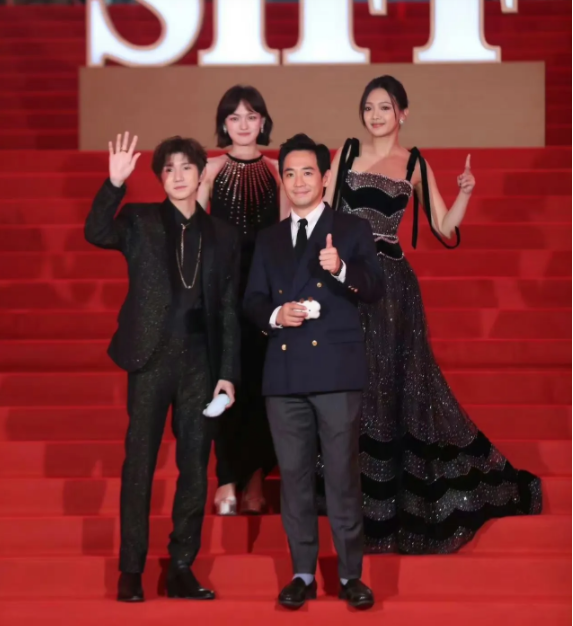 上海电影节,舒淇松弛,周冬雨身材好,胡歌吴磊拥抱,倪妮美_腾讯新闻