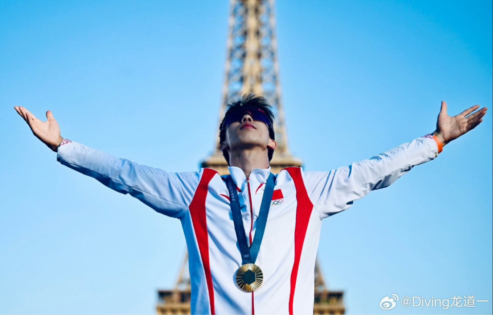 能踢“村超”的奥运金牌rapper 龙道一：谁说我们中国队只会拿冠军？｜封面头条_腾讯新闻