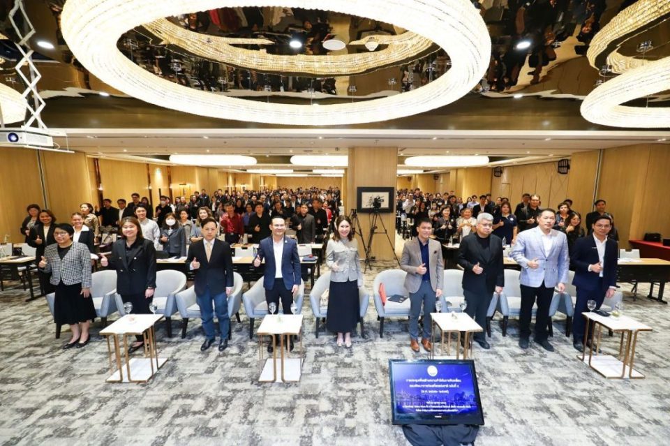 泰国三方党鞭会议未就18名部长不信任辩论时长达成一致，22日续谈_腾讯新闻