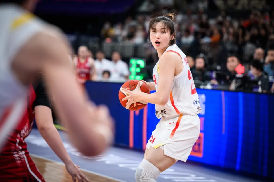 又美又能打！中国女篮又一27岁神射手崛起：宫帅造奇兵轰4记三分