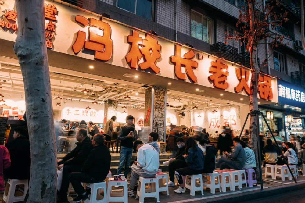 冯校长老火锅荣获成渝餐饮行业标杆大奖仅半年时间如何杀出红海重围