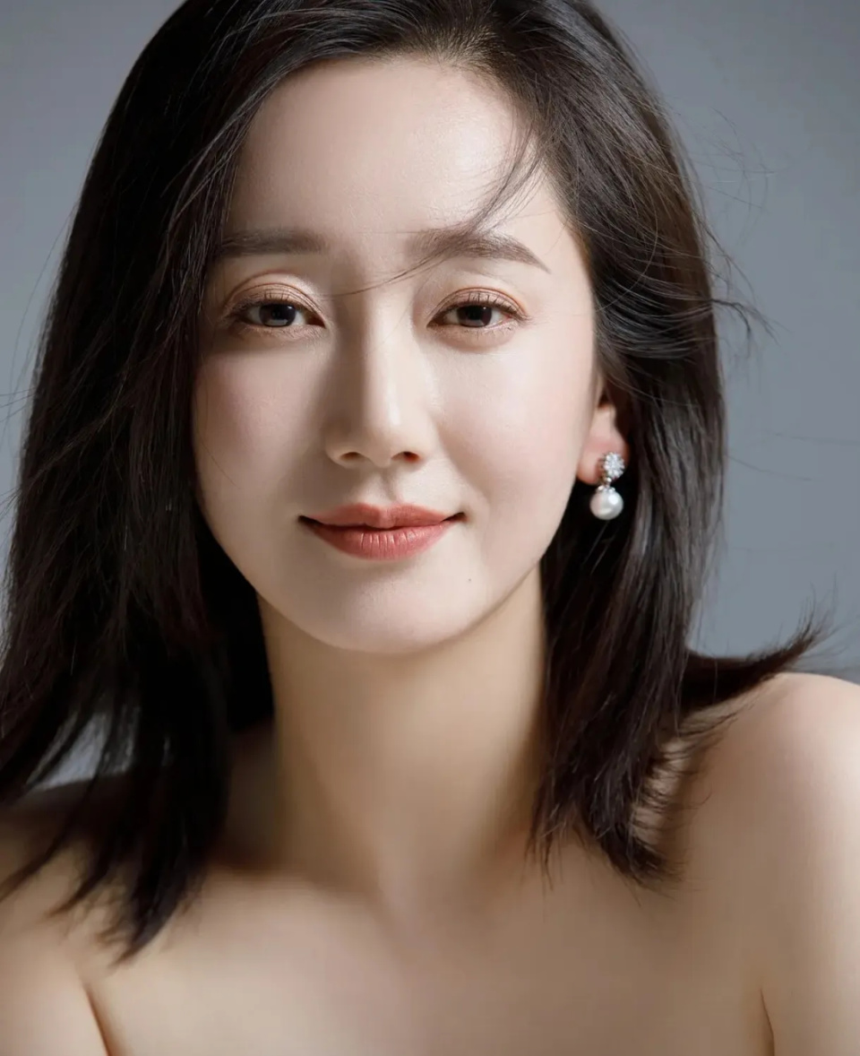 董晴:一路有贵人相助,遇真爱嫁星二代,37岁凭《以法之名》出圈