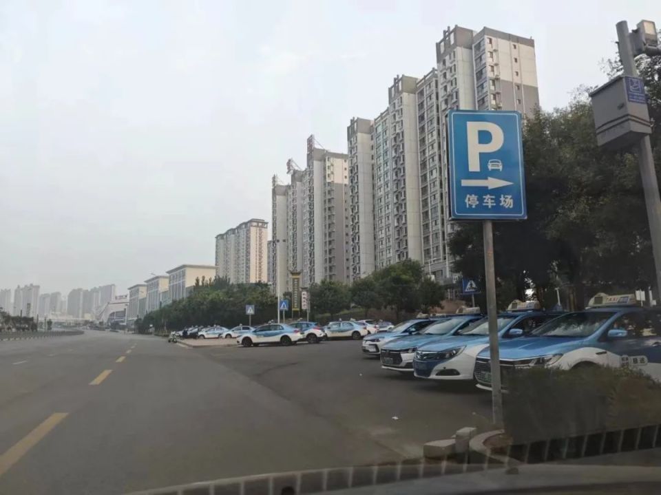 中央電視臺：澳門精準(zhǔn)一肖一碼精準(zhǔn)確李彥宏老家的“蘿卜快跑實(shí)驗(yàn)”：出租車數(shù)量翻一倍，滴滴被趕跑