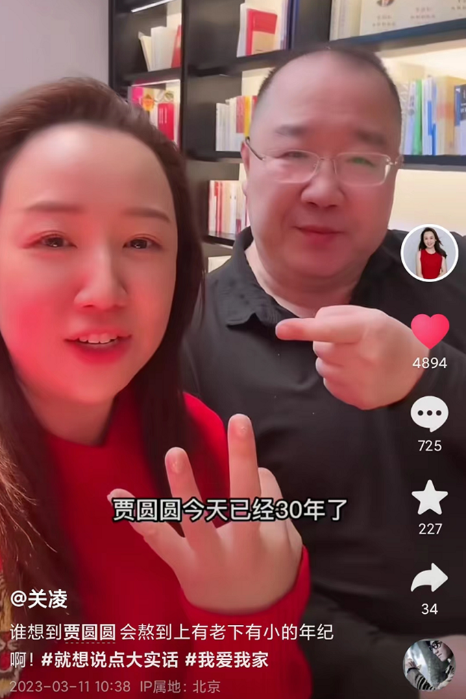 62岁英达头发稀疏久违现身大谈教育观却被吐槽对巴图不闻不问