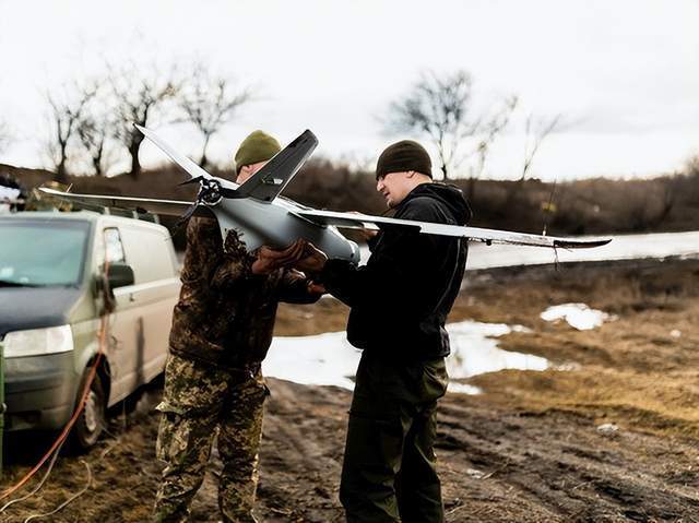 的uj-22,总重为85公斤,可以携带20公斤有效载荷,最高时速为180公里