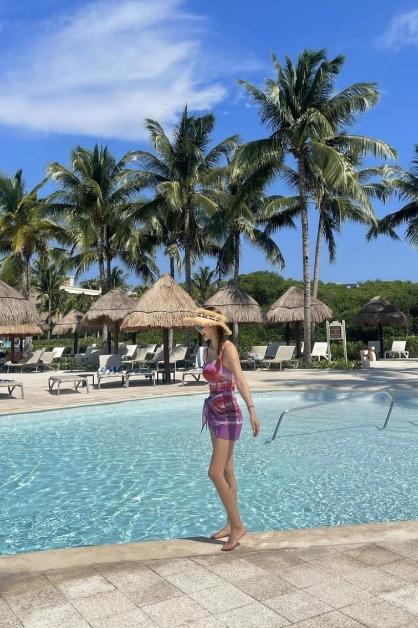 李多海与se7en情侣装椰子树泳装亮相,网友夸:人美心更美