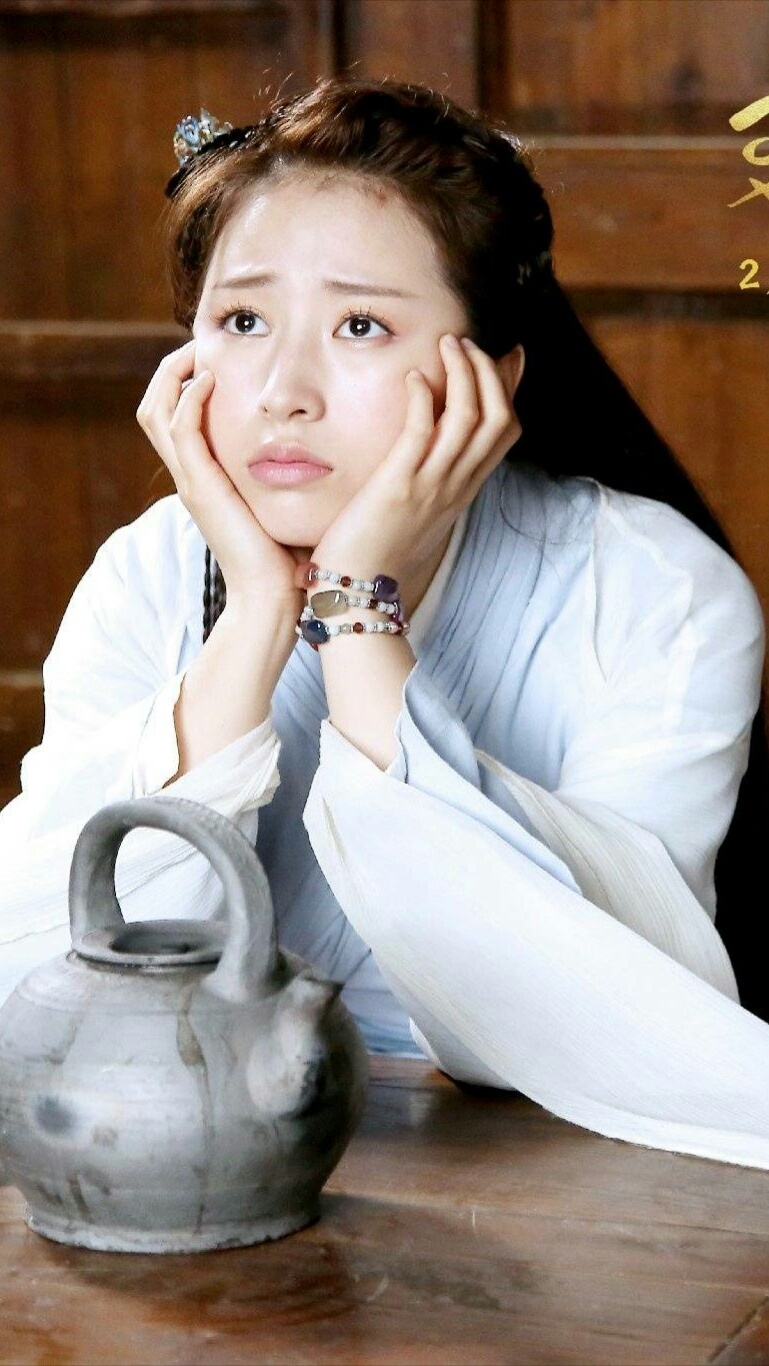 周雨彤《春色寄情人》大秀性张力:本是"姬圈天菜",却成熟女代表?