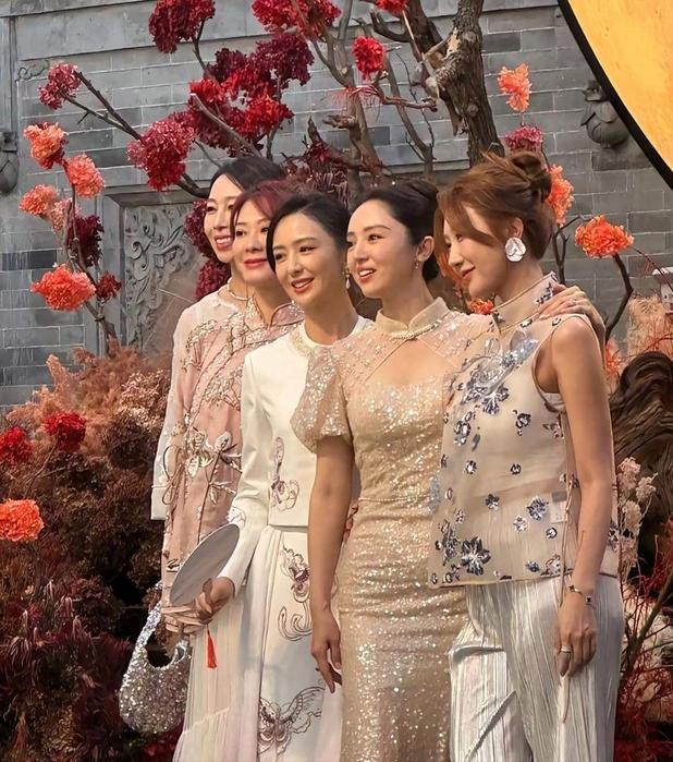 董璇比佟丽娅显老：贵圈双生花，缘何境况大不同？