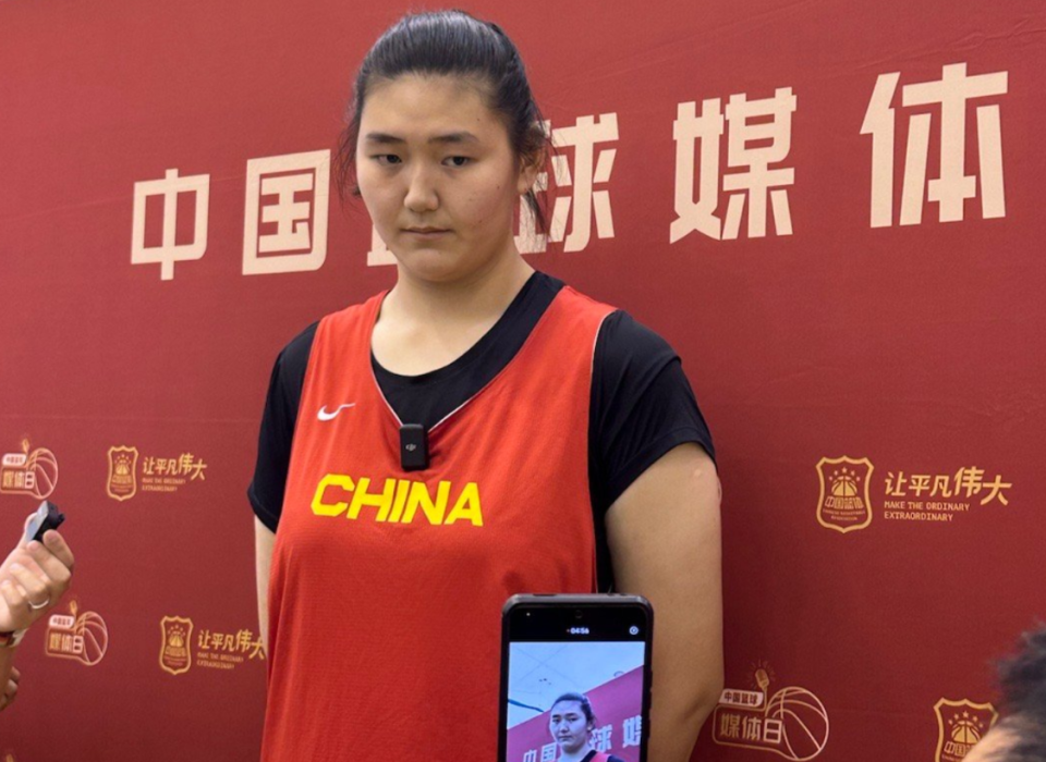 "女姚明"横空出世!17岁裸高2米24,穿鞋身高228,曾单场轰68分
