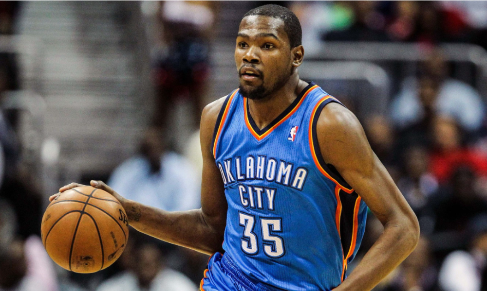 2013-2014赛季,杜兰特常规赛场均32分7.4篮板5.5助攻1.