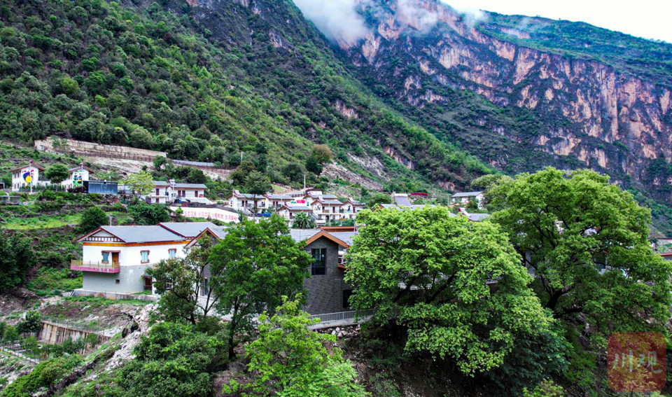 c视频丨阿布洛哈村"车路双通"四年:向"新"而行