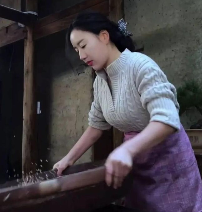 说起沈丹,就不能不提她那跌宕起伏的人生.