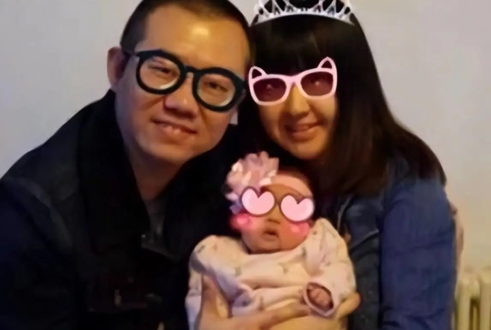 涂磊和妻子小丸子已经相识20年,两人于2009年的情人节登记结婚,2006年