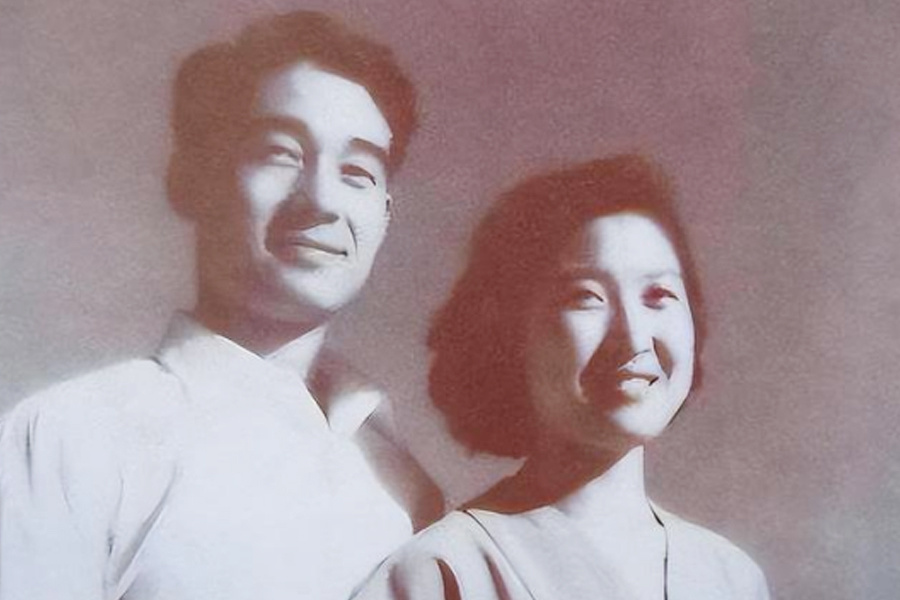 毛主席临终之前，向女儿李敏比出一个奇怪手势，内容至今依然成谜_腾讯新闻