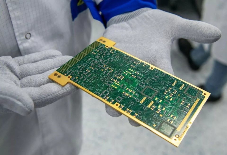 美国的芯片封锁中方的应对办法堪称一绝一大邻国已成突破口