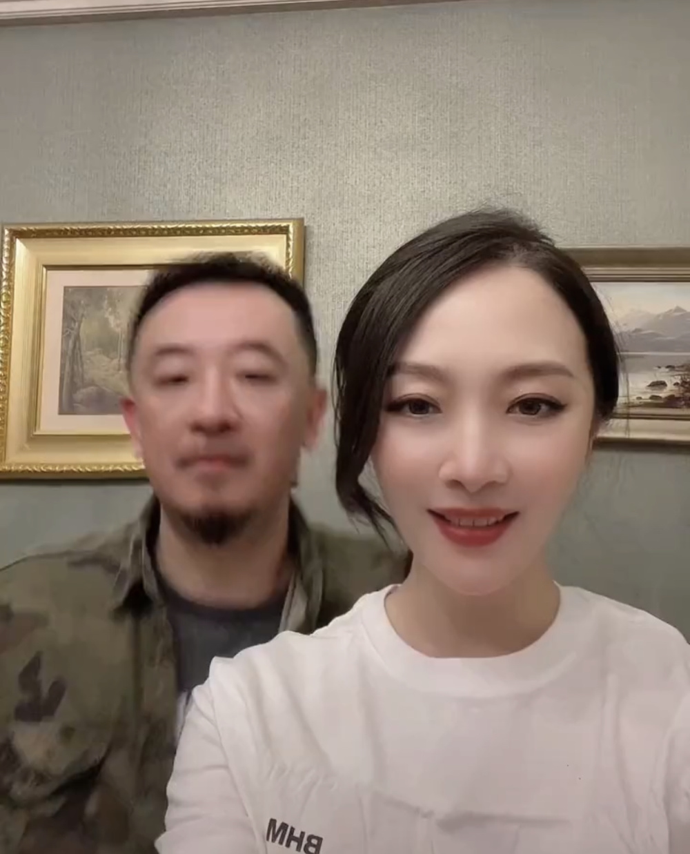 狂飙程程曲栅栅秀恩爱与老公黄海波拍视频太幸福两人不离不弃