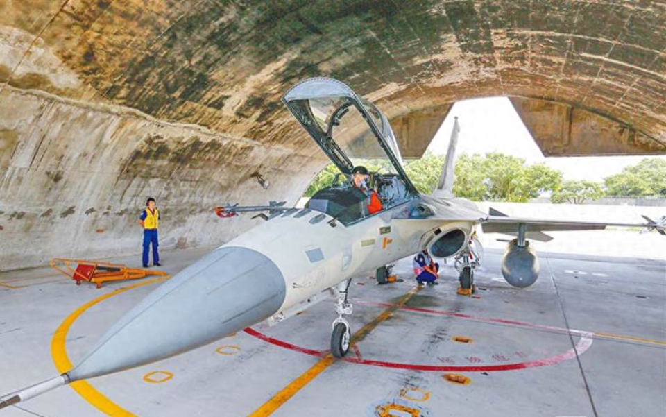 台湾空军清泉岗机场位于台湾岛西海岸靠中间的位置,距离福建莆田南日