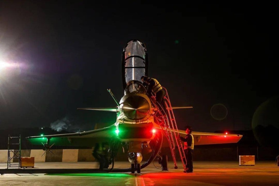 于北辰评价解放军，只敢白天飞越台湾，晚上飞担心掉进海里_腾讯新闻