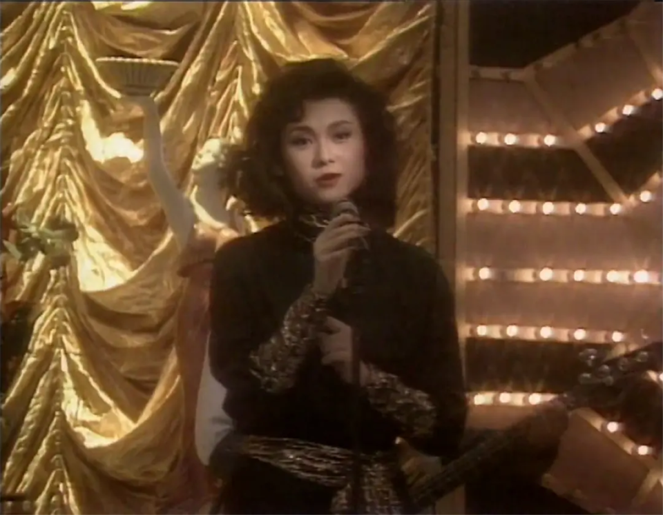 香港的新妻子林莲好(吕有慧饰)和儿子华港生(吴岱融饰)到家中一起生活