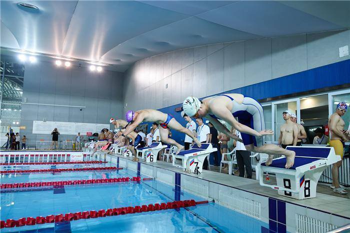 亚运场馆公益先行,黄龙游跳馆迎来今年第一场游泳接力赛