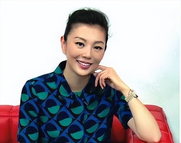 杨幂背后神秘推手曾嘉:携手18年互相成就?利益之下,一切皆浮云