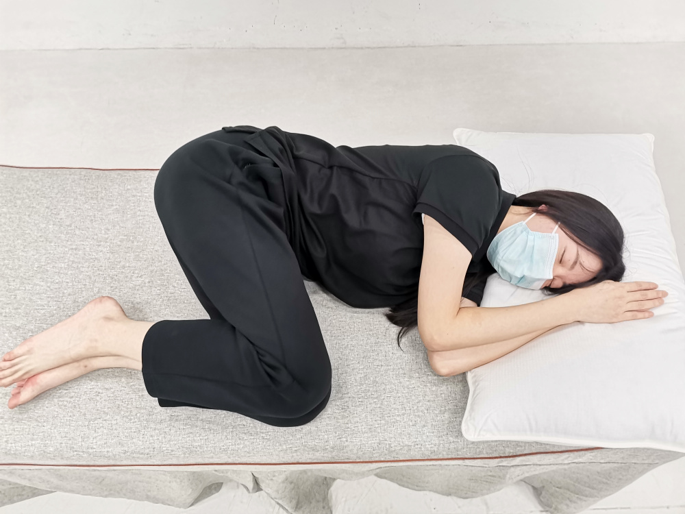 不良睡姿五:大字型睡姿睡觉时将双手双脚都摊开,整个身体呈一个"大"字