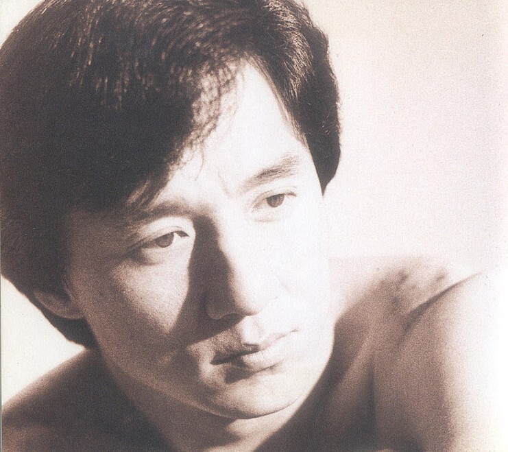 成龙发文庆祝70岁生日,能老,是件幸运的事!_腾讯新闻