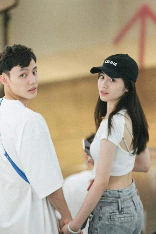 cba新消息:徐杰罕见晒豪宅,易建联携妻子回老家低调朴素_腾讯新闻