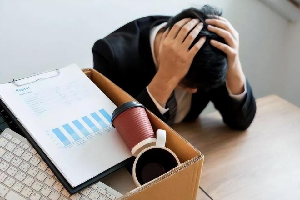 8%,越来越多俄罗斯人吃垃圾食品,可以去乌克兰挖战壕挣钱