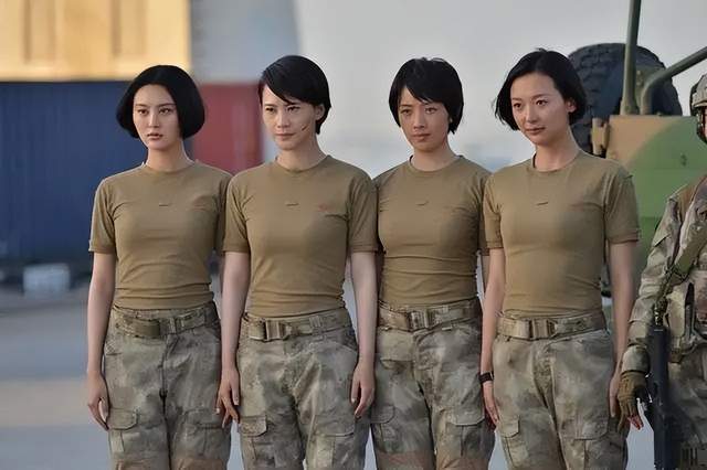 但和现在很多谈情说爱的军旅剧相比,《特种兵之火凤凰》也是一部过关