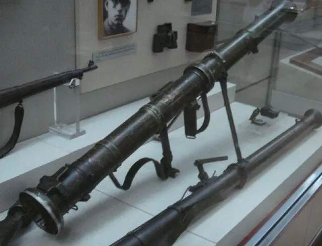 9毫米口径改为90毫米,在1951年定型后被命名为51式90毫米火箭筒,同