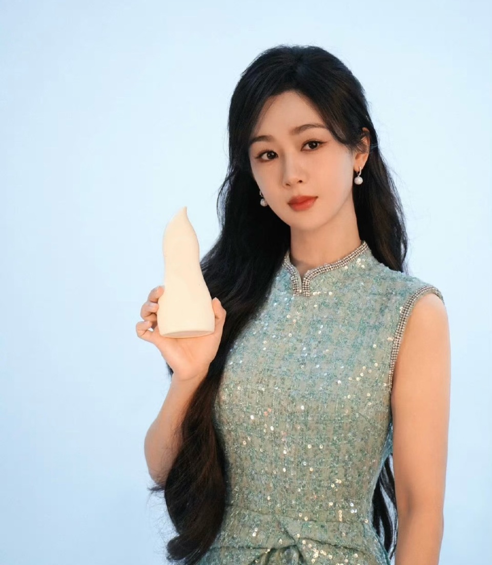 杨紫摊上事了!戴假发拍洗发水广告,被质疑虚假宣传