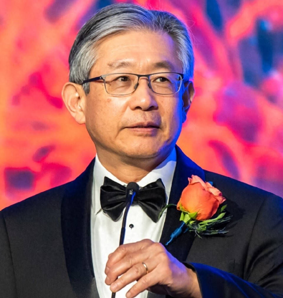 IEEE华人主席刘国瑞：过度追捧“帽子”和论文，其实是一种自卑_腾讯新闻