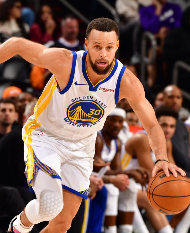 庫里打鐵18中6一戰比肩喬丹科比，巴特勒14+9+9，勇士輕取獨行俠 - 