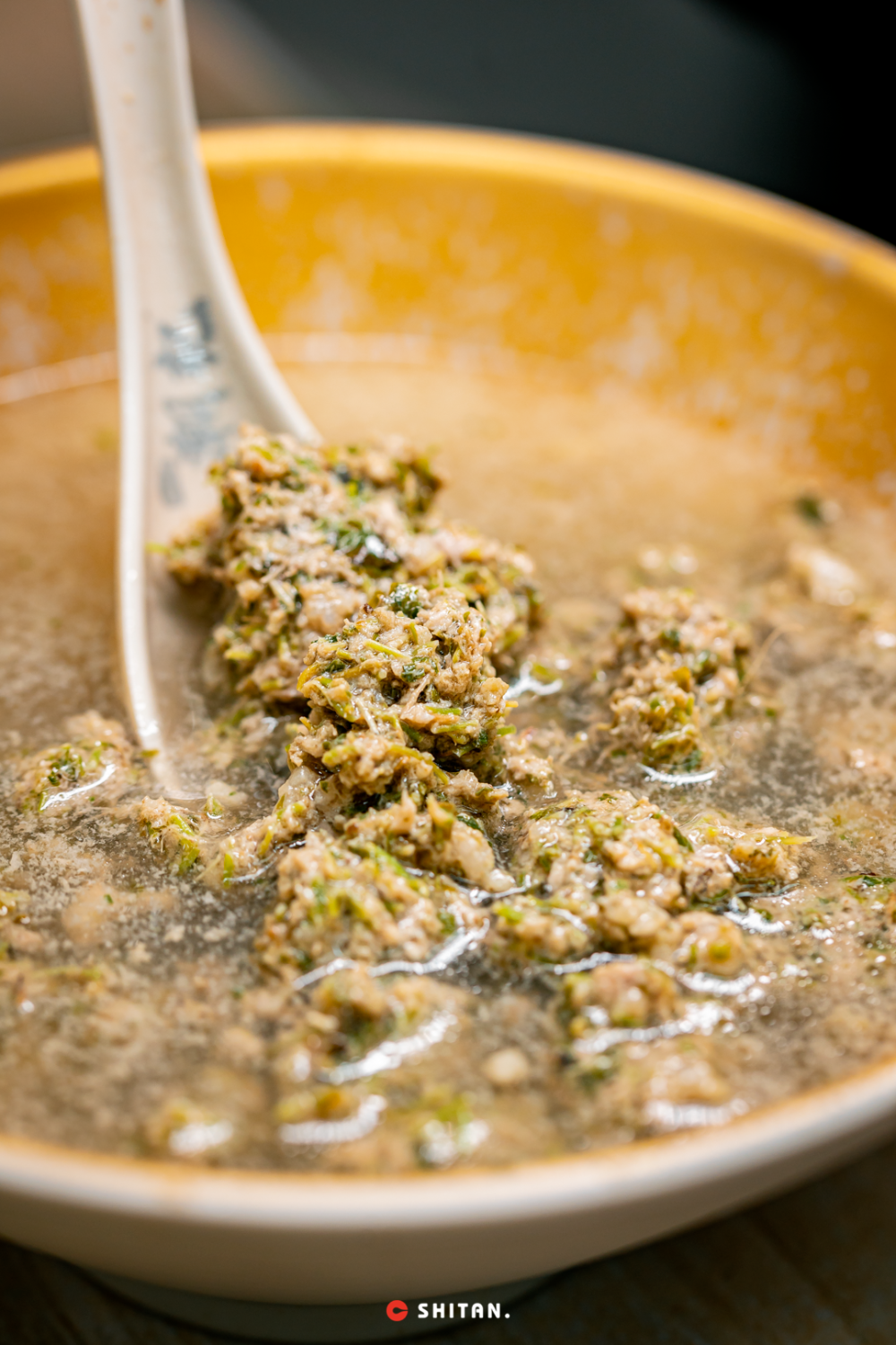 "等雨停,直接去「潮汕村」干饭"