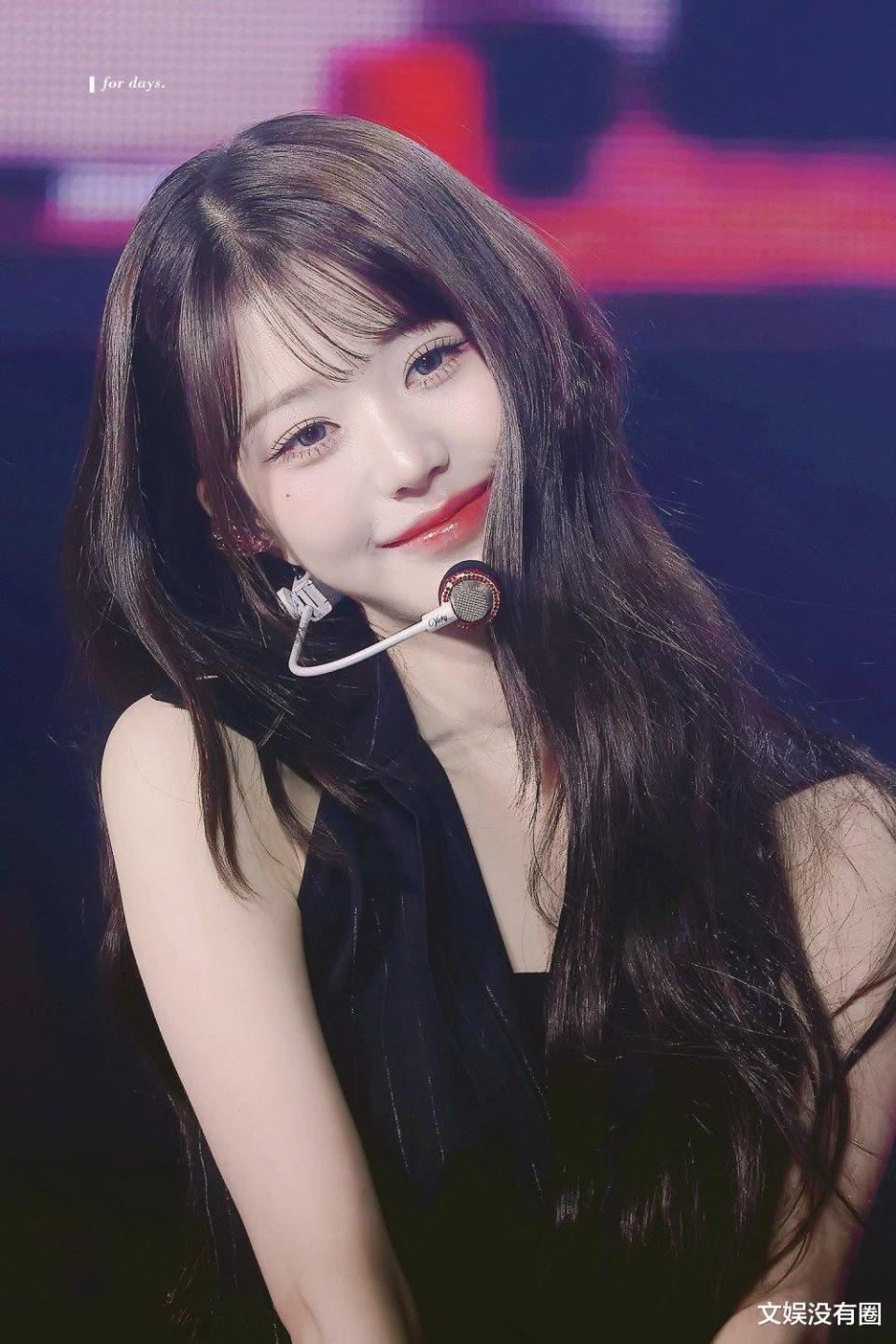 ive张元英fm活动照引发热议,网友:超越ai的美貌!