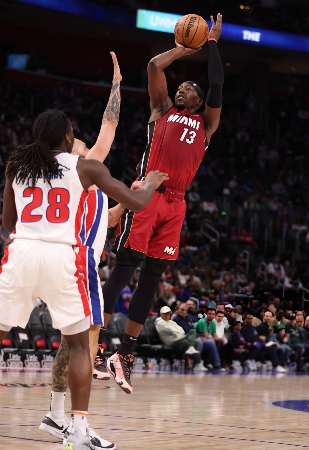 阿德巴约三分压哨绝杀!热火全队疯狂庆祝 完美回应奥尼尔看低言论