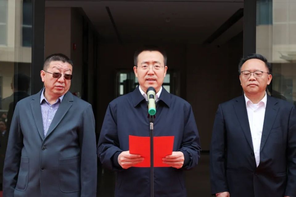 集团公司党委书记,董事长闫广天,中国铁道工程建设协会副秘书长兼试验