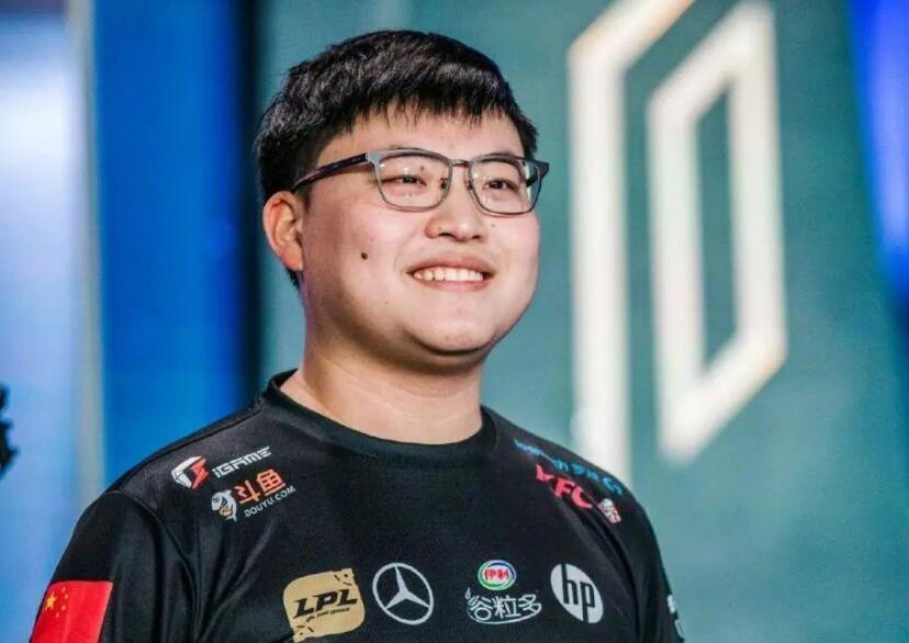 uzi打全明星赛红温了,被网友追着喷,赛后直言以后不敢打娱乐赛了