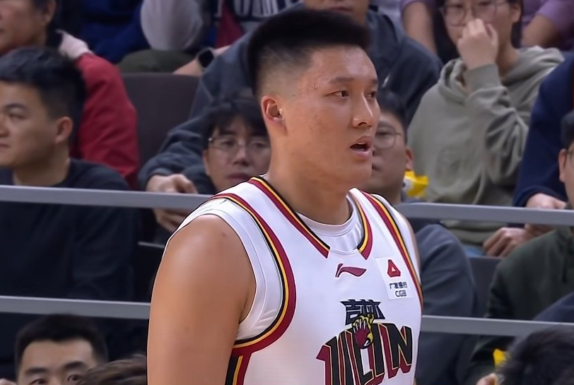 CBA開罰單：曾繁日擊打對手襠部，停賽2場罰款10萬元 - 