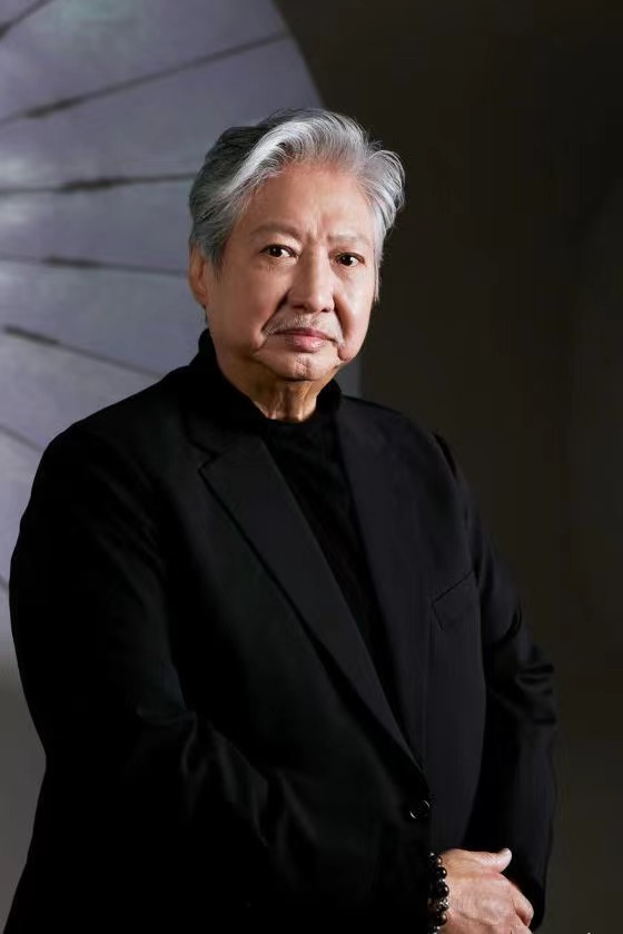 72岁洪金宝:坐轮椅去深圳买菜,晚年患糖尿病,身家过亿妻子美艳