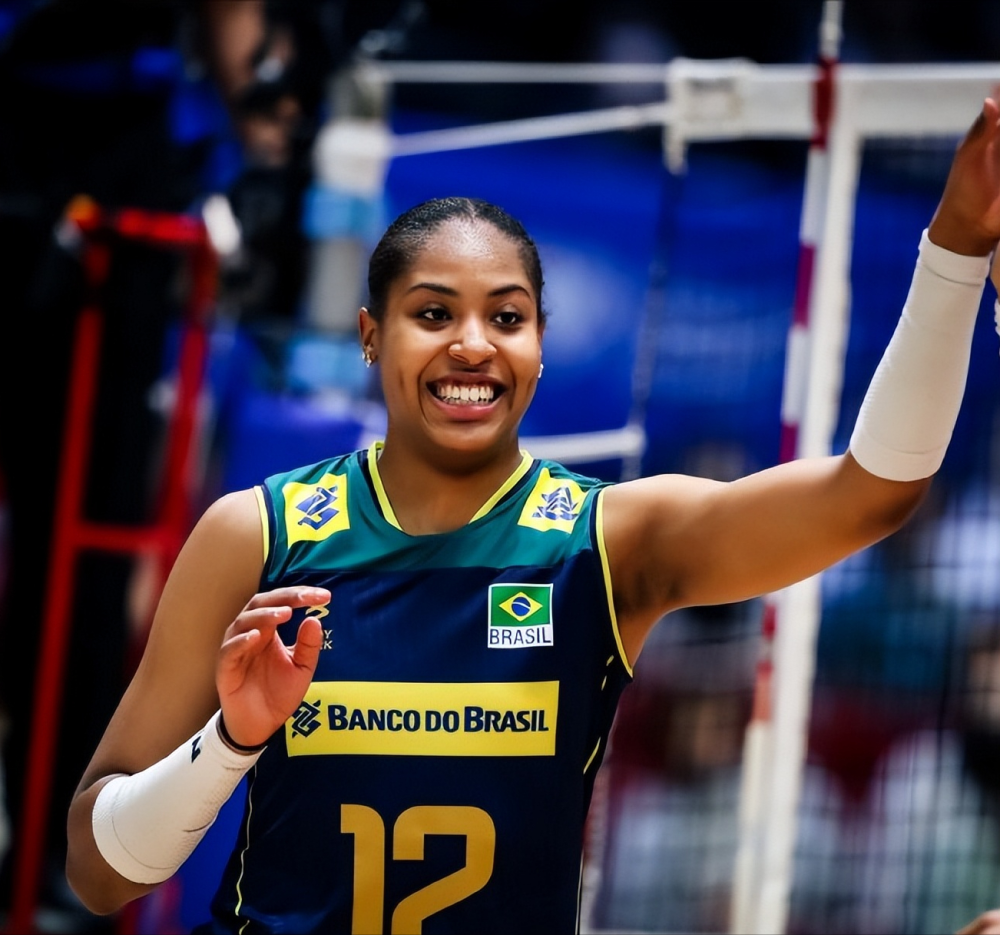 洛雷娜主攻:贝格曼,巴索,达罗伊特,罗萨玛利亚接应:基西,洛伦内二传