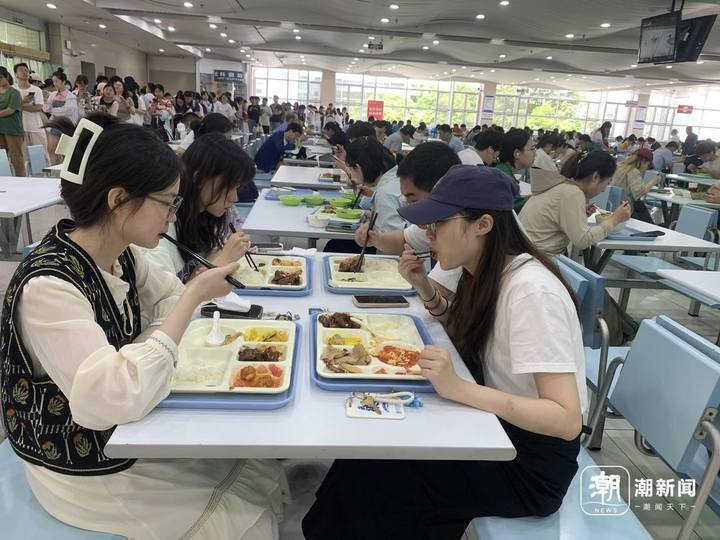 别人家的食堂露一手,全国六大高校厨师齐聚浙大,打饭队伍排了百米