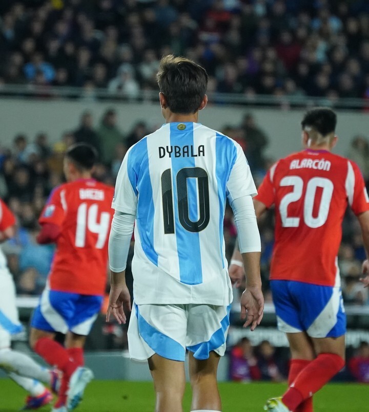 迪巴拉回归就轰世界波!破828天球荒,38场第4球,手指天空庆祝