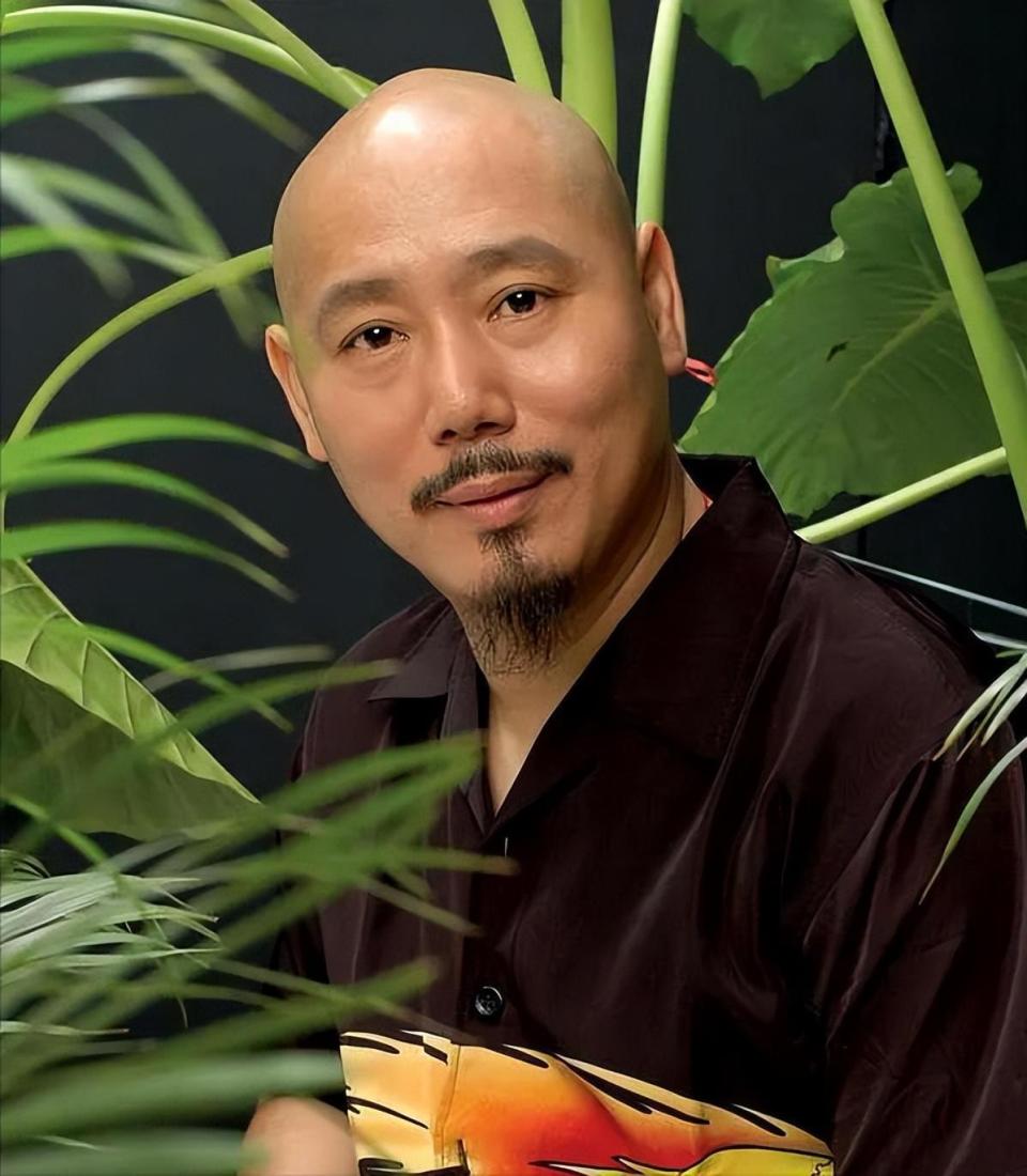 外汇市场变得像是个吃人的怪兽,一夜之间就把李成儒的美金全部吞没了